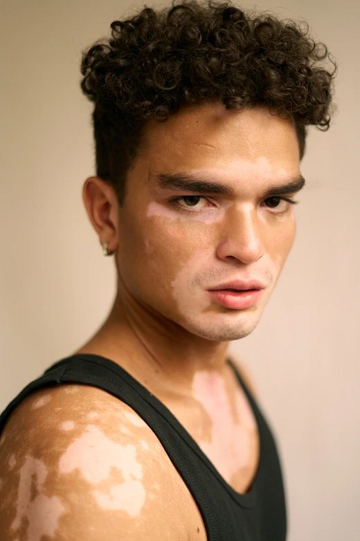DANIEL R